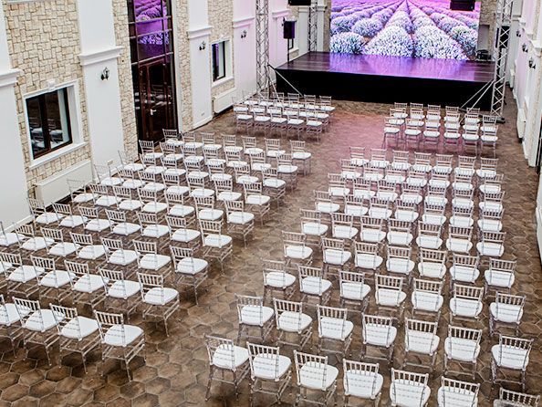 Стулья для мероприятий в аренду с доставкой по Москве 🪑